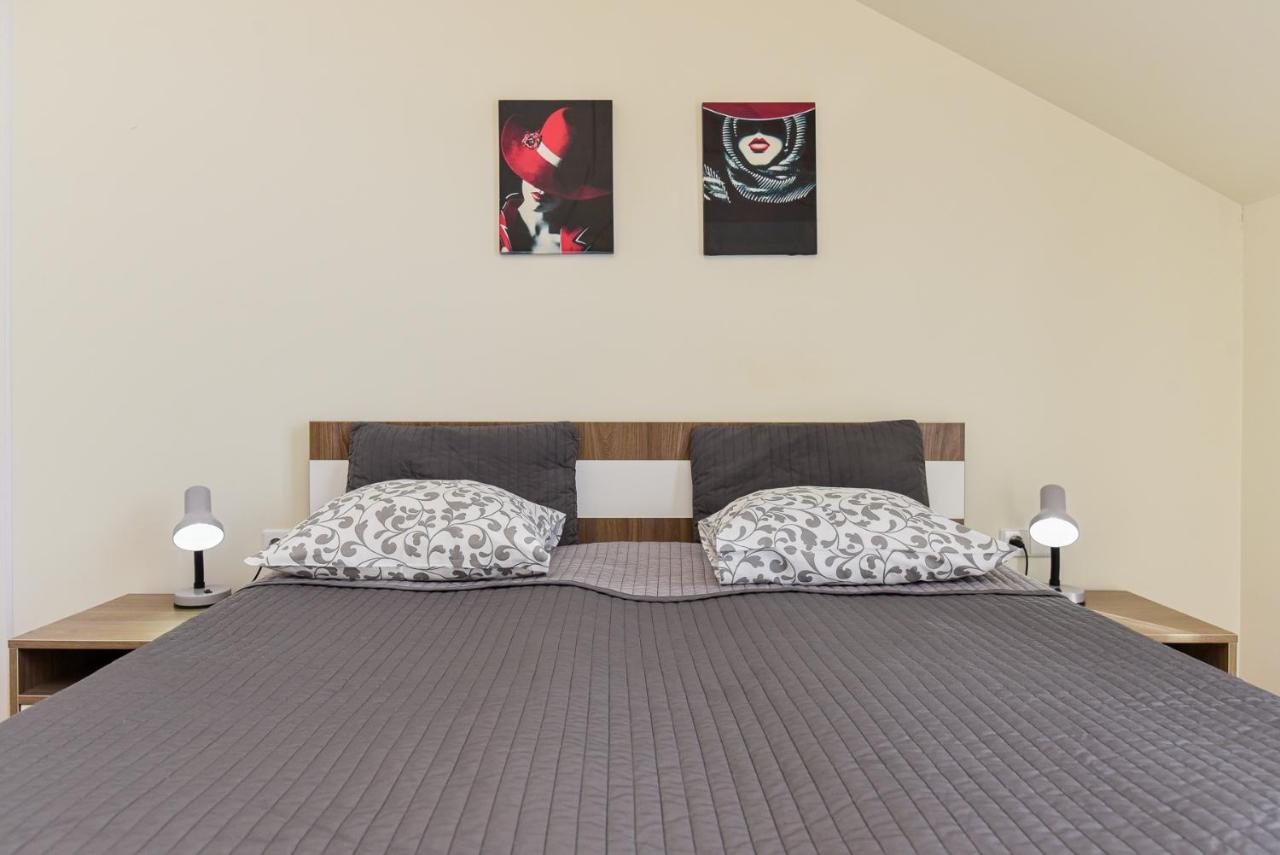 Grey Red Apartments بالانغا المظهر الخارجي الصورة