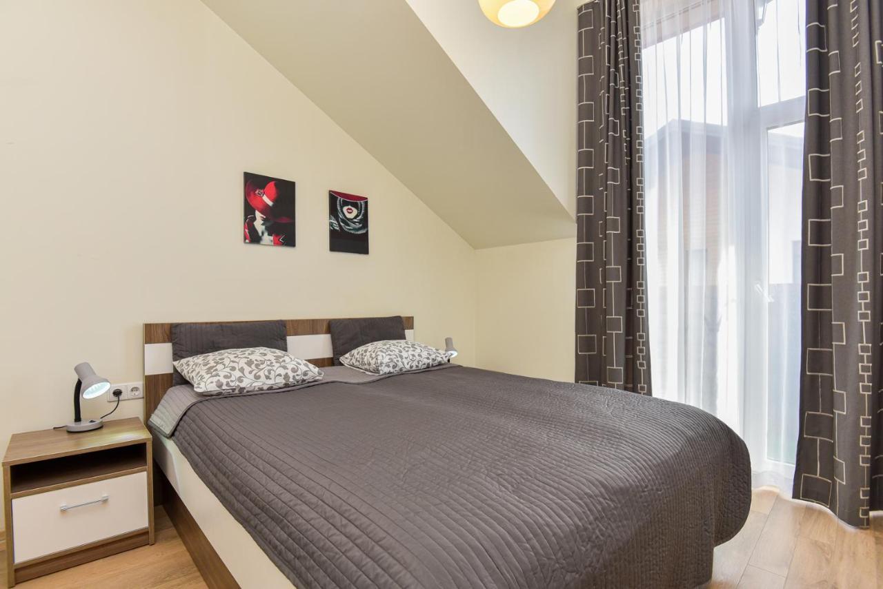 Grey Red Apartments بالانغا المظهر الخارجي الصورة