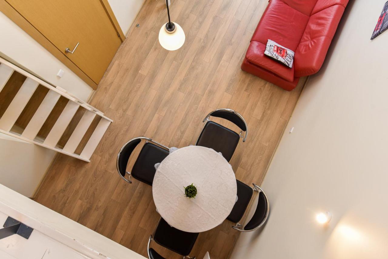 Grey Red Apartments بالانغا المظهر الخارجي الصورة